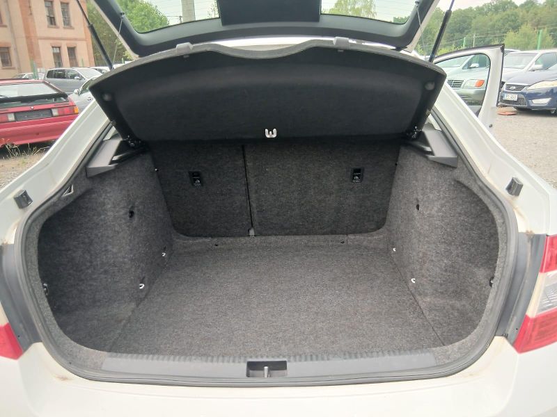 Škoda Octavia 1.6 TDI, bez koroze - fotka 37 z 39