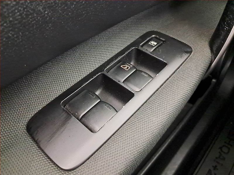 Nissan Qashqai (2011) 2.0 dCi, 4X4, Automat, 7 míst - fotka 16 z 20