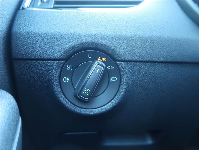 Škoda Octavia (2019) Ambition 1.6 TDI, Tempomat - fotka 20 z 23