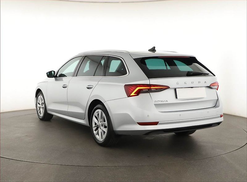 Škoda Octavia (2022) Style 1.5 TSI, ČR,1.maj - fotka 4 z 20