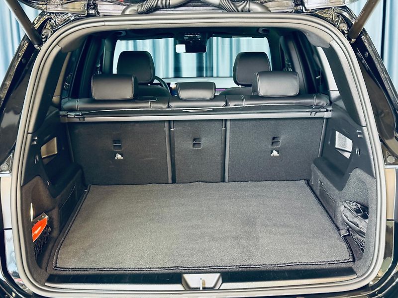 Mercedes-Benz GLB (2024) 200d*4M*PANO*ZÁRUKA*360 - fotka 34 z 36
