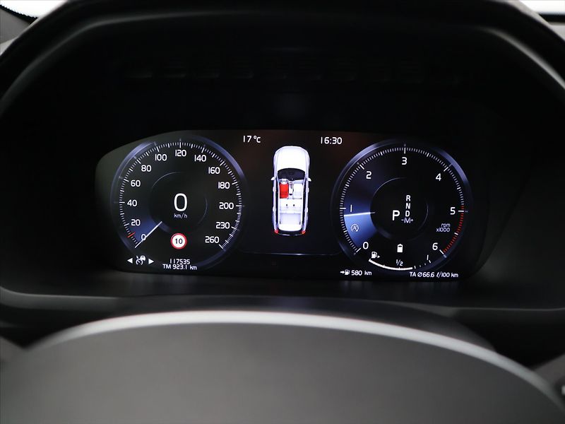 Volvo XC90 2,0 B5 173kW Inscription CZ DP - fotka 16 z 31