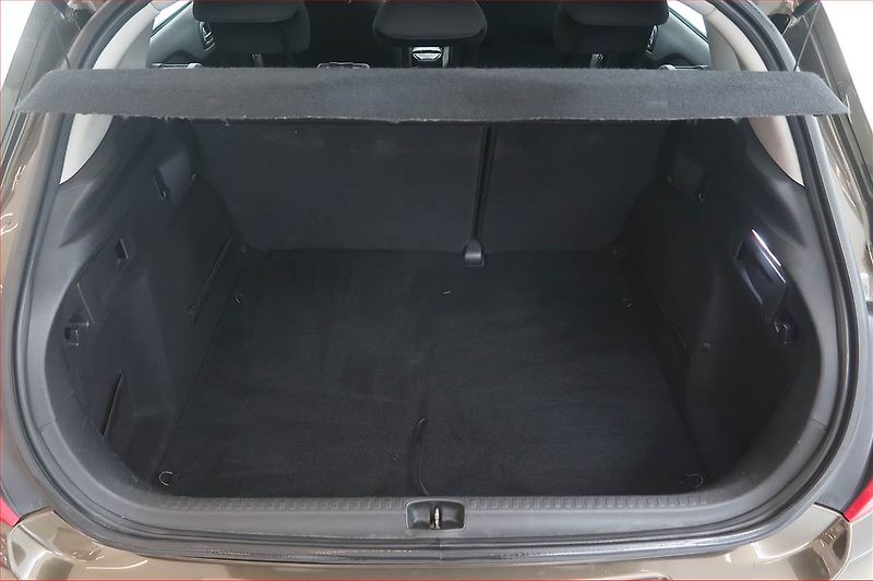 Citroën C4 (2013) 1.4 16V, Tempomat - fotka 13 z 15