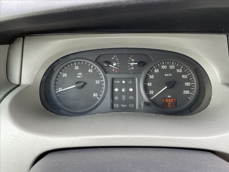 Opel Vivaro 1,9 DCi 74KW 9.MÍST - fotka 10 z 19