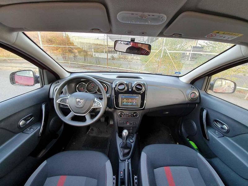 Výhodně koupíte třeba Dacii Duster, která na podzim plošně zlevnila o 15 tisíc korun.