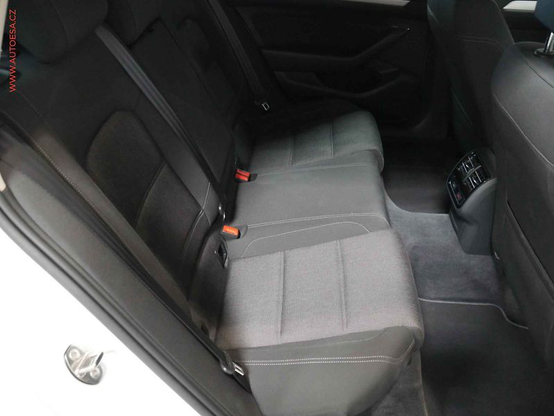 Volkswagen Passat (2018) 2.0TDi, LED, navi - fotka 11 z 27