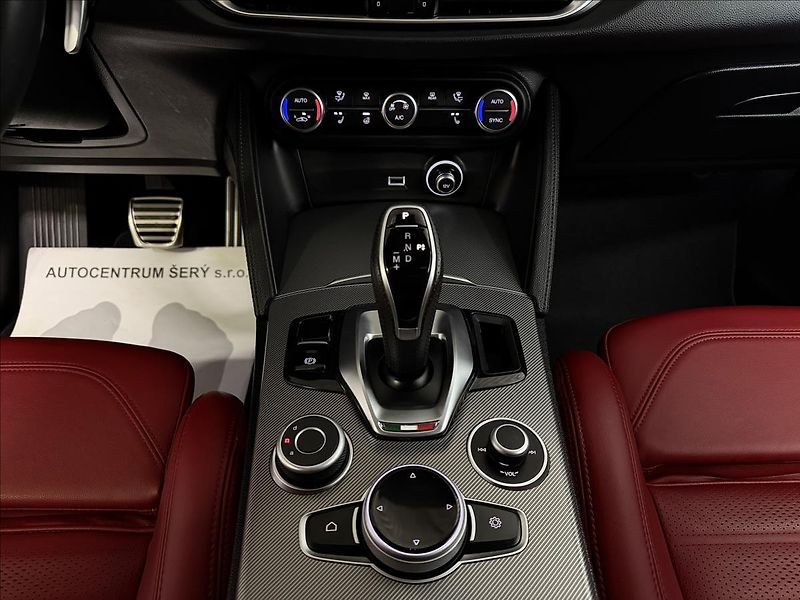 Alfa Romeo Stelvio VELOCE 206kW Q4 H&K PANORAMA - fotka 30 z 42