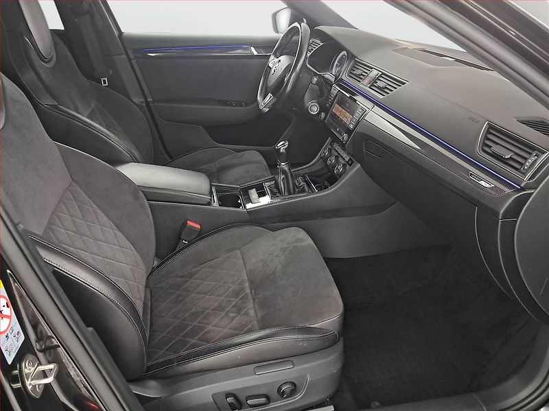 Škoda Superb (2017) Sportline 2.0 TDI, Kůže, Navi - fotka 9 z 20