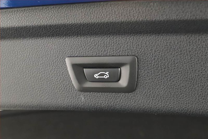 BMW Řada 3 (2016) 320d xDrive GT, 4X4, Automat - fotka 18 z 20