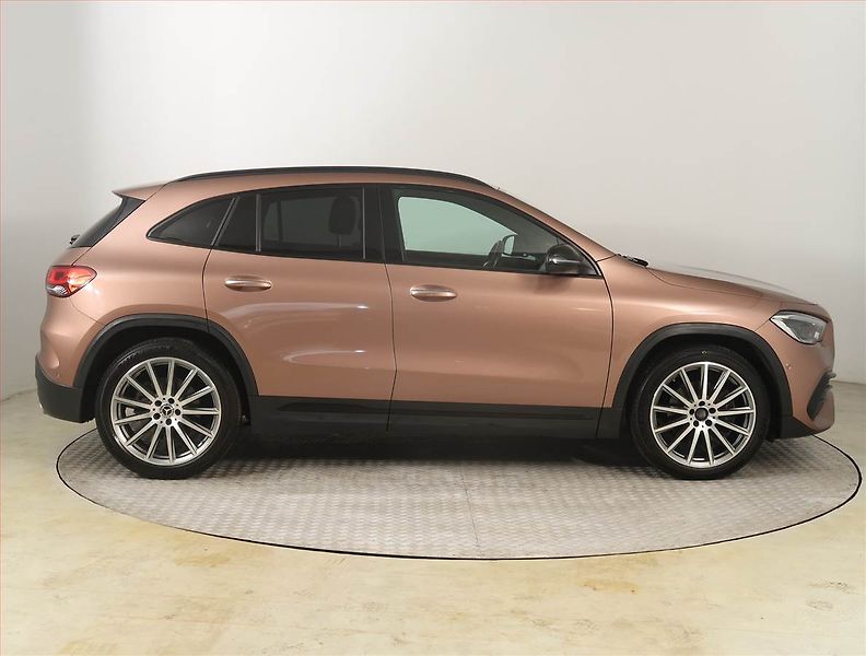 Mercedes-Benz GLA (2021) 220 d 4MATIC - fotka 6 z 23
