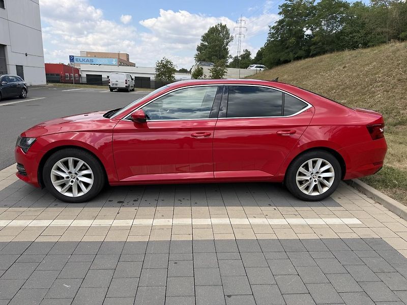 Škoda Superb - fotka 2 z 14