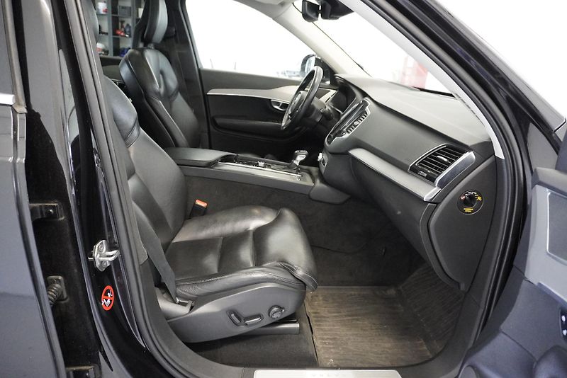 Volvo XC90 D5 AWD AUT. INSCRIPTION - fotka 30 z 34