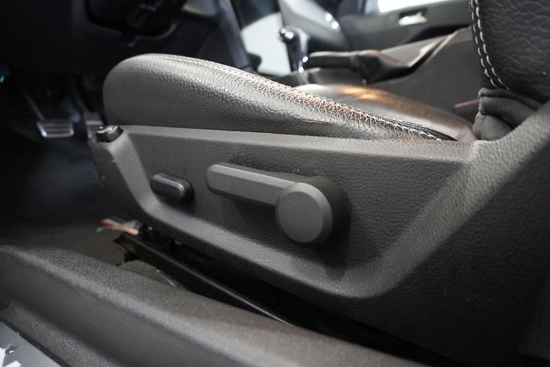 Ford Mustang 3.7i V6 REZERVACE - fotka 11 z 38
