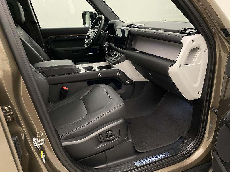 Land Rover Defender D300 X-DYNAMIC HSE AWD AUT CZ - fotka 23 z 53