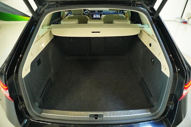 Škoda Superb - fotka 29 z 30