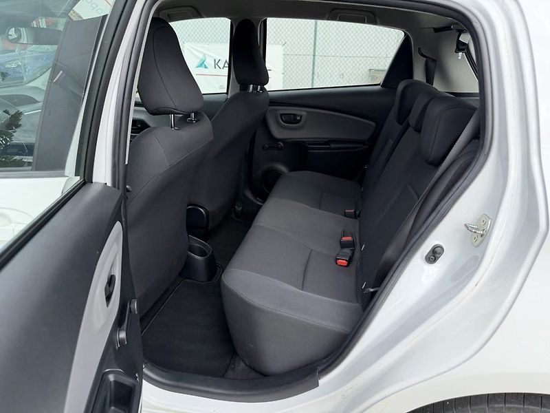 Toyota Yaris 1.5i 82 kW navi. serviska - fotka 7 z 18
