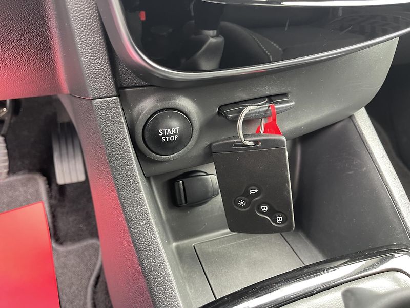 Renault Clio 0,9TCe 90Ps! LIMIT-NAVI-DPH-ČR - fotka 37 z 45