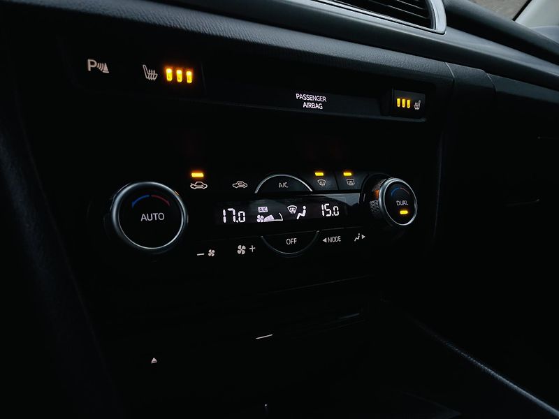 Mazda 3 2.0i MANUÁL SENZORY HEADUP LED - fotka 36 z 43