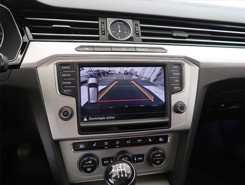 Volkswagen Passat (2015) 2.0 TDI, Navi, Tempomat - fotka 16 z 22