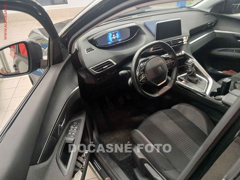 Peugeot 5008 (2019) 1.2, servis.kniha - fotka 3 z 3