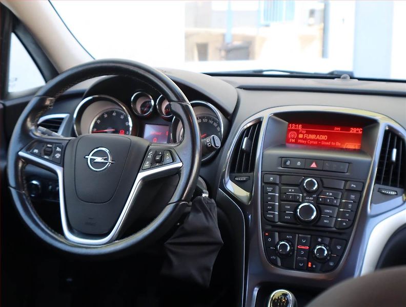 Opel Astra (2013) 1.4 T, Tempomat - fotka 7 z 15