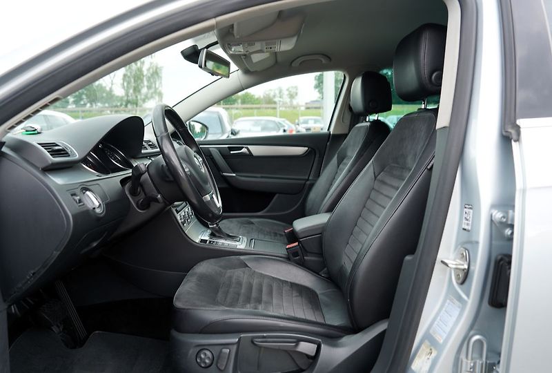 Volkswagen Passat 2.0 TDI 4Motion DSG/16Al./170P - fotka 20 z 38