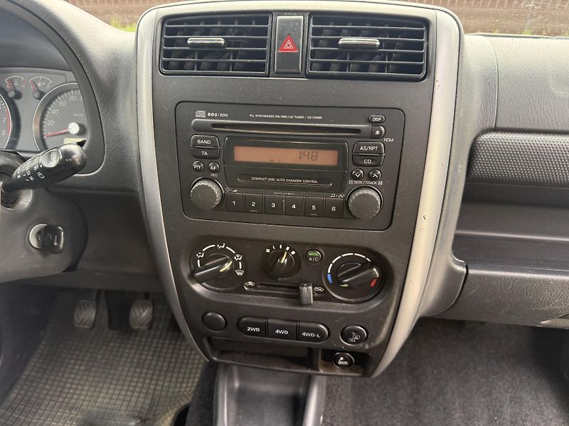 Suzuki Jimny 1,3i 4x4 TAŽNÉ - fotka 14 z 15