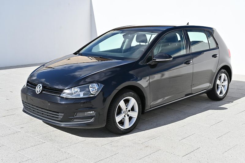 Volkswagen Golf VII 2.0TDI 110KW Highline 2/17 - fotka 9 z 57