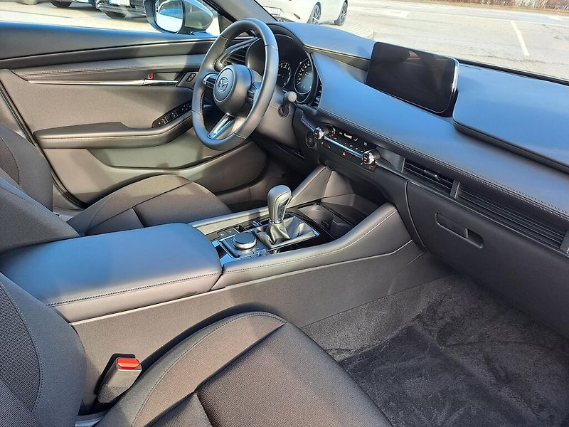 Mazda 3 (2025) 2.5L e-SKYACTIV G 103 kW - fotka 16 z 18