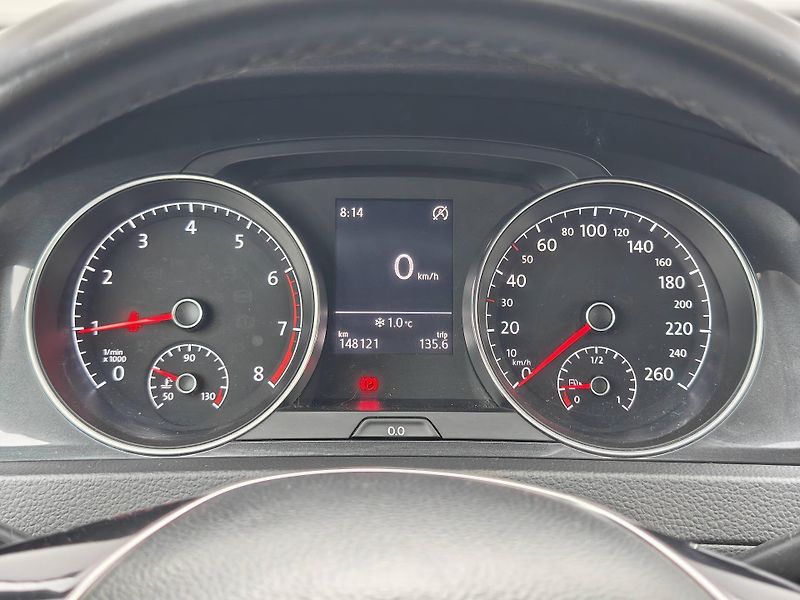 Volkswagen Golf Maraton Edition  1,0TSI - fotka 12 z 23