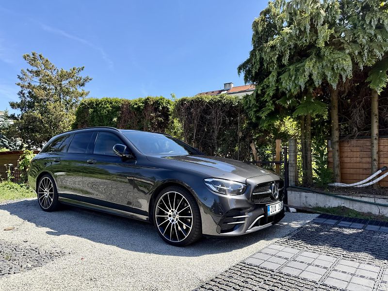 Mercedes-Benz Třídy E (2022) 300d 4M AMG,záruka,po servisu - fotka 1 z 7
