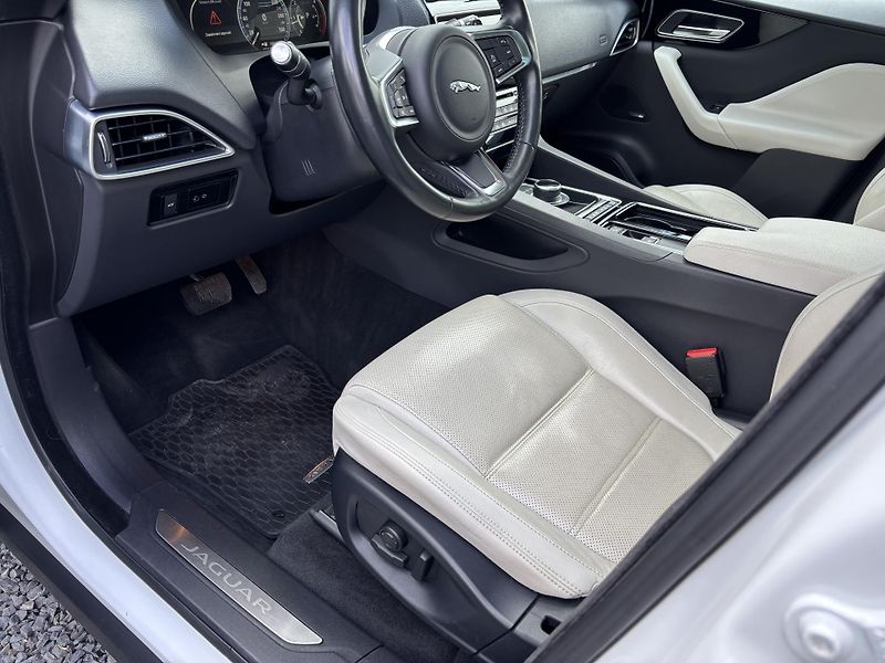 Jaguar F-Pace (2017) 2.0 AWD, 132kW,1.majitel, DPH - fotka 9 z 24