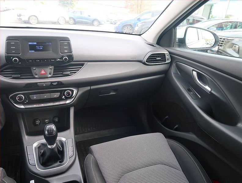 Hyundai i30 (2021) 1.0 T-GDI, ČR,1.maj - fotka 8 z 14