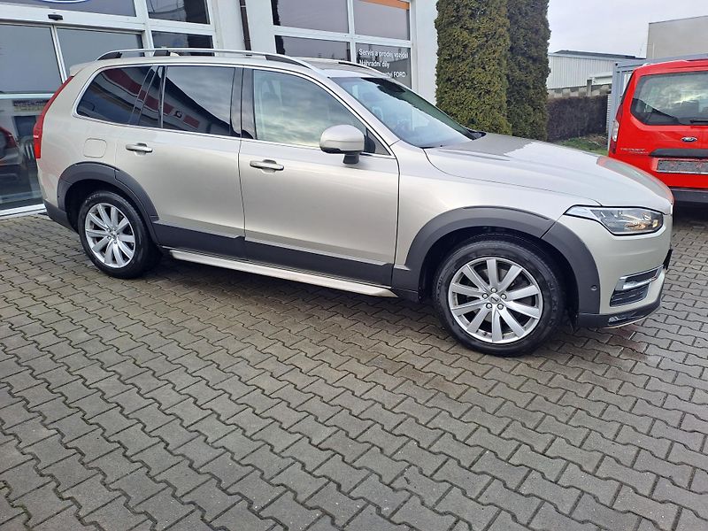 Volvo XC90 (2016) 2,0 D5 AWD DRIVE-E INSCRIPTION - fotka 4 z 35