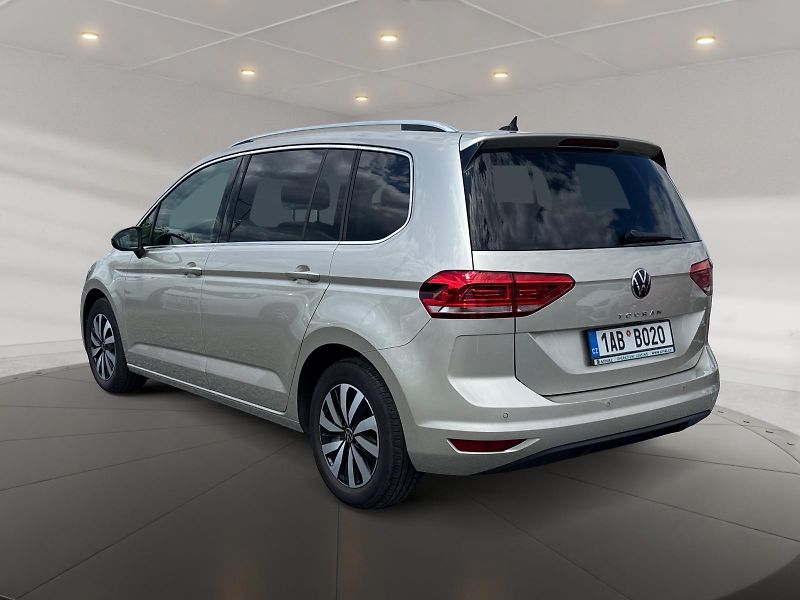 Volkswagen Touran (2023) HIGHLINE 1.5TSI 110kW DSG CZ - fotka 4 z 11
