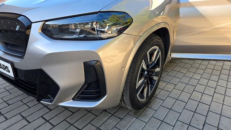 BMW iX3 (2022) M-Sport 210kW 80kWh SoH96,3% - fotka 55 z 56