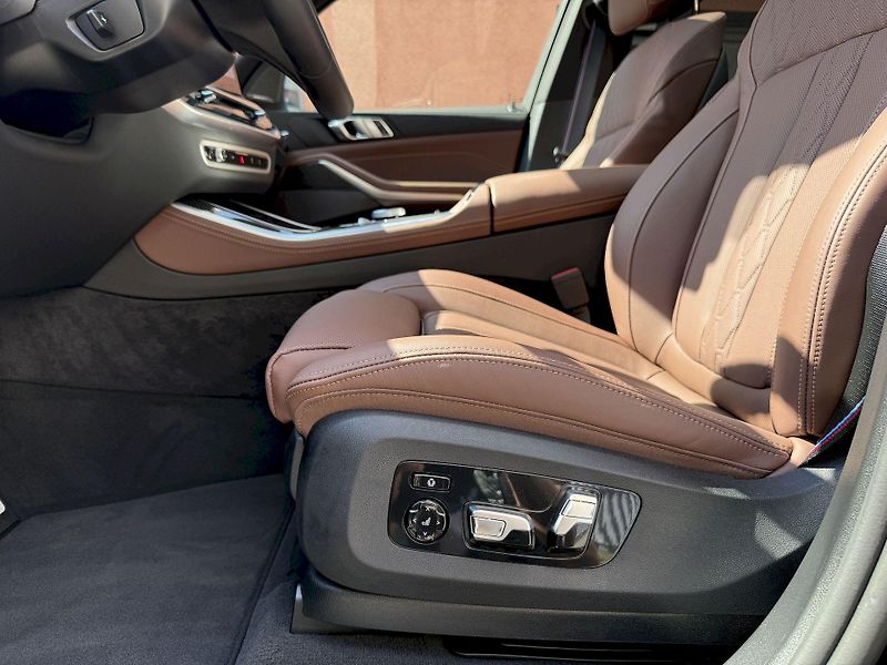 BMW X5 xDrive40d M-PRO Individual AIR - fotka 25 z 53