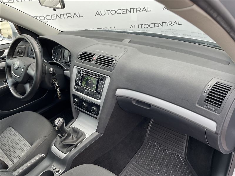 Škoda Octavia 1,4 Tsi Family 90kw , Navi , s - fotka 18 z 22