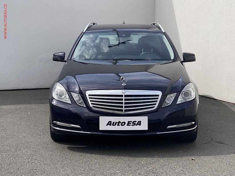 Mercedes-Benz Třídy E (2011) 2.2 CDi E250, Elegance, AT - fotka 2 z 17
