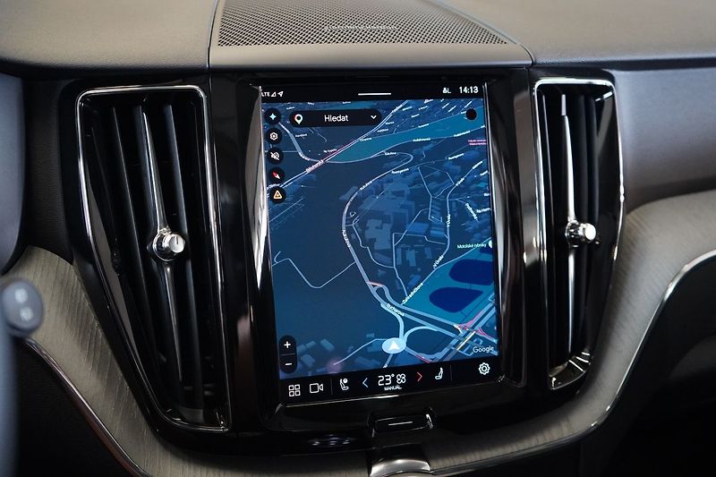 Volvo XC60 B5 AWD Plus Dark, Ventilace - fotka 26 z 46