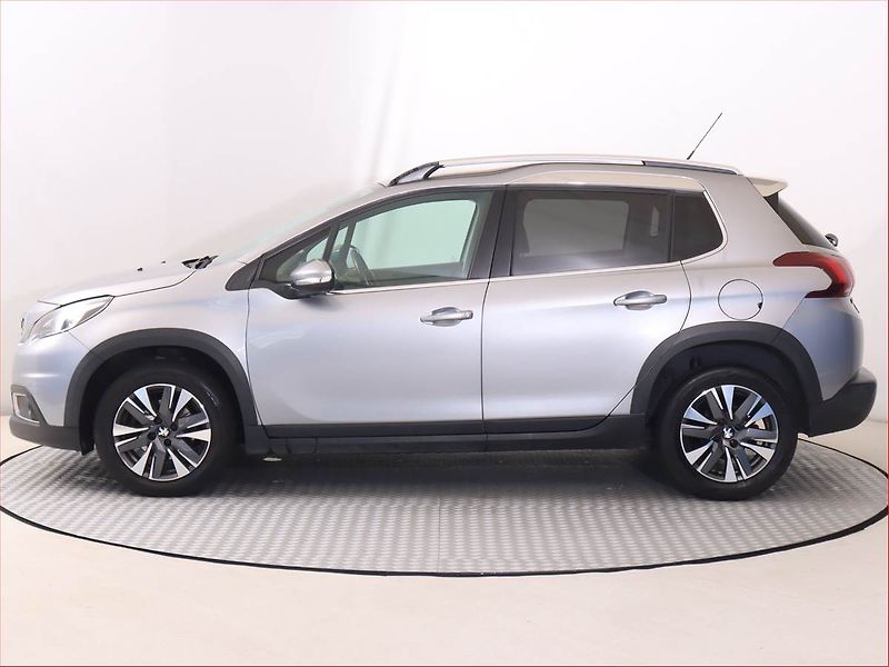 Peugeot 2008 (2019) 1.2 PureTech, Automat, Navi - fotka 3 z 22
