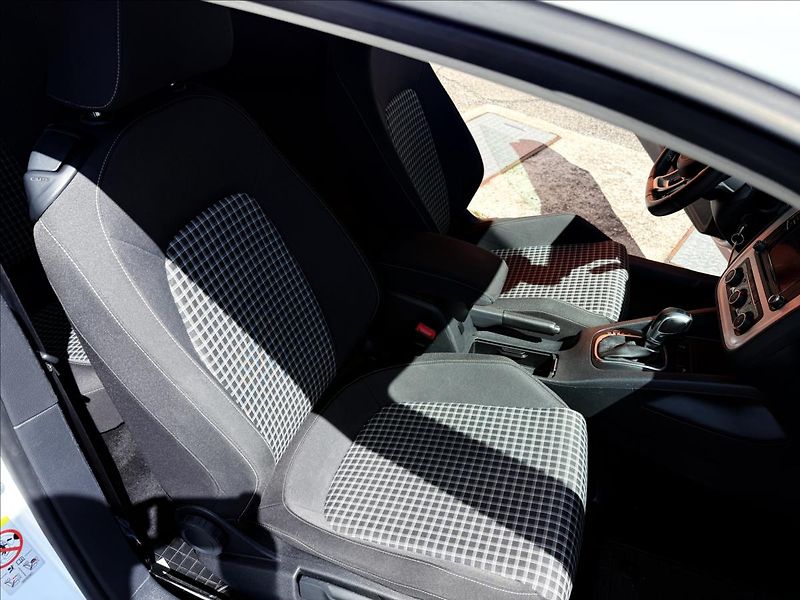 Volkswagen Scirocco 2,0 TSi DSG - fotka 21 z 24