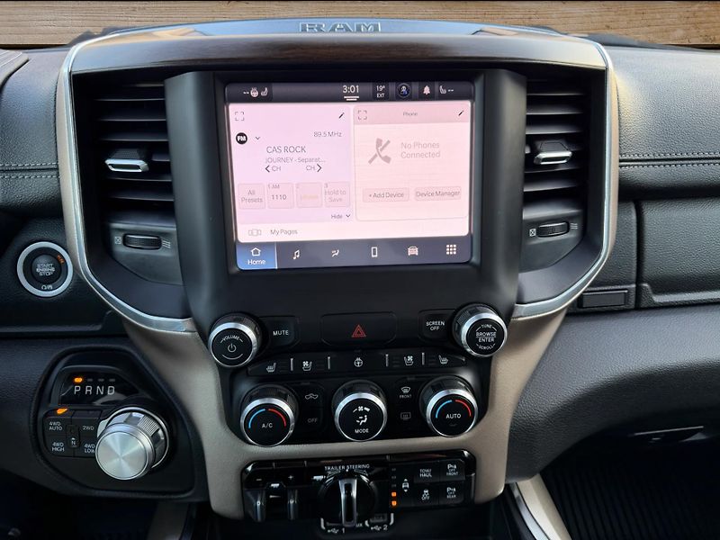 Dodge RAM (2022) +LARAMIE+VZDUCH+RAMBOX+HEMI+ - fotka 24 z 25