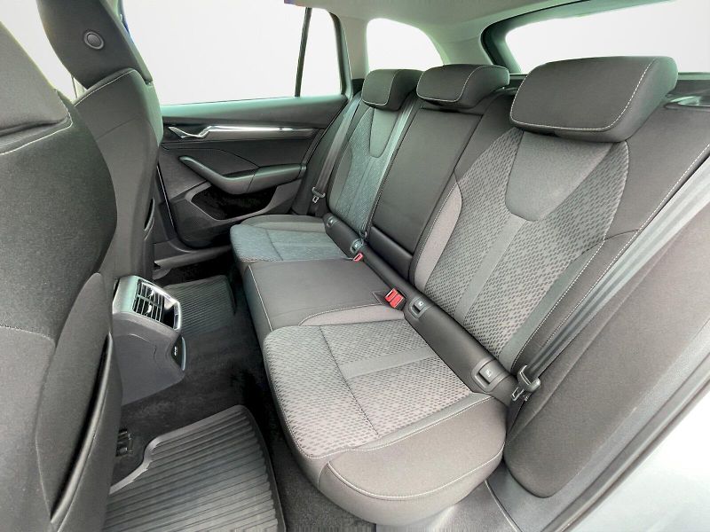 Škoda Octavia (2022) 1.5 TSI 110kW Style Plus combi - fotka 27 z 34