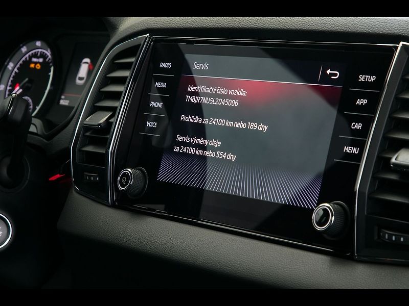 Škoda Karoq 1.5TSI 110kW Sportline Tažné - fotka 30 z 36