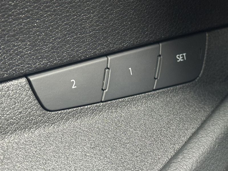 Audi e-tron (2020) Quattro 230kW Advanced, PANO - fotka 24 z 54