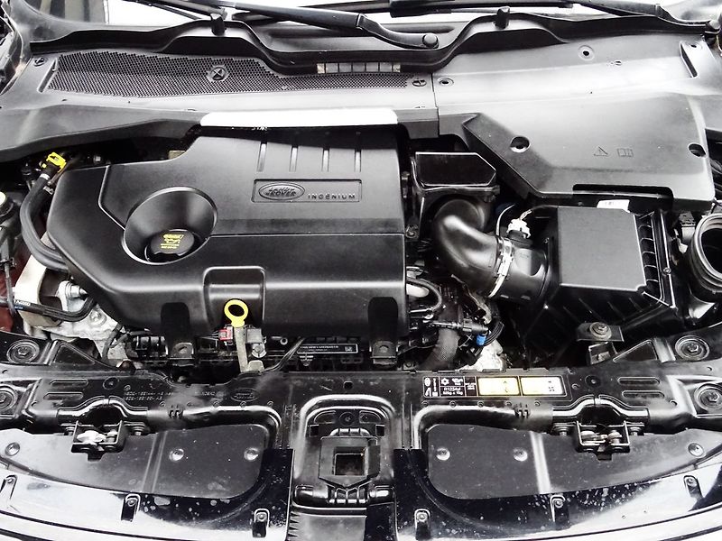Land Rover Range Rover Evoque 2.0D 150 AWD A/T Kamera - fotka 26 z 31