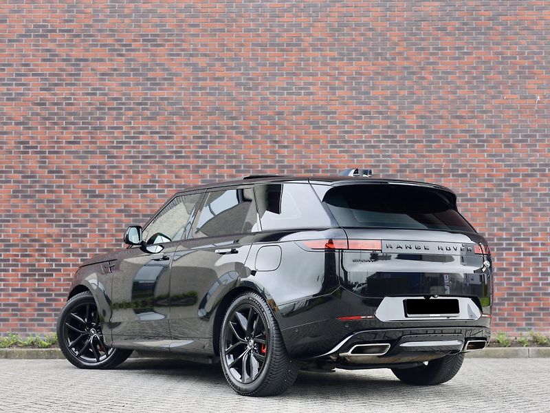 Land Rover Range Rover Sport (2022) 3.0 V6 ehybrid - fotka 2 z 45