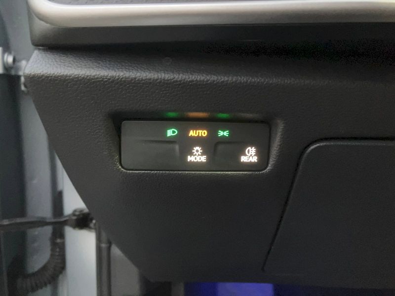 Škoda Superb (2024) COMBI SELEC TD 110/2.0 A7F - fotka 12 z 33
