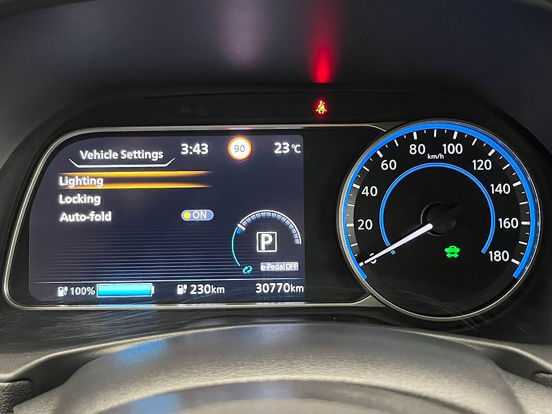 Nissan Leaf N-Connecta, 110 kW, 40kWh - fotka 58 z 72